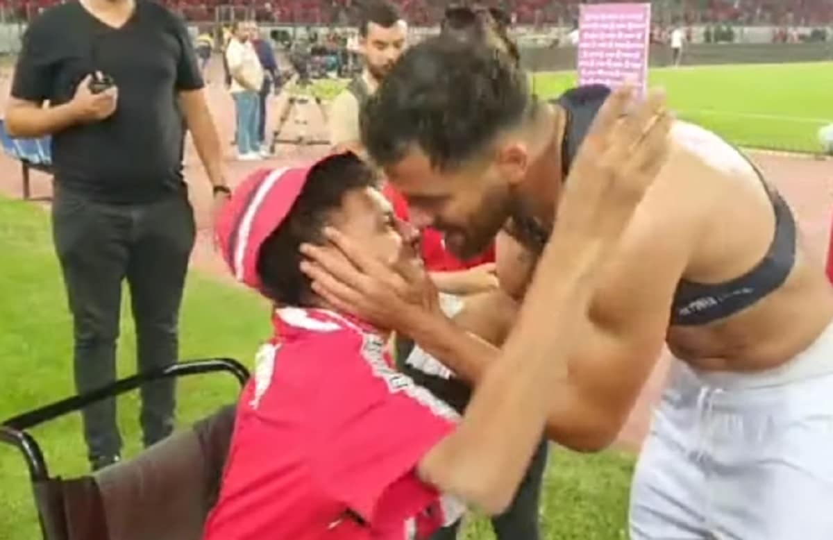 VIDÉO. Le geste de Houcine Benayada envers un enfant marocain