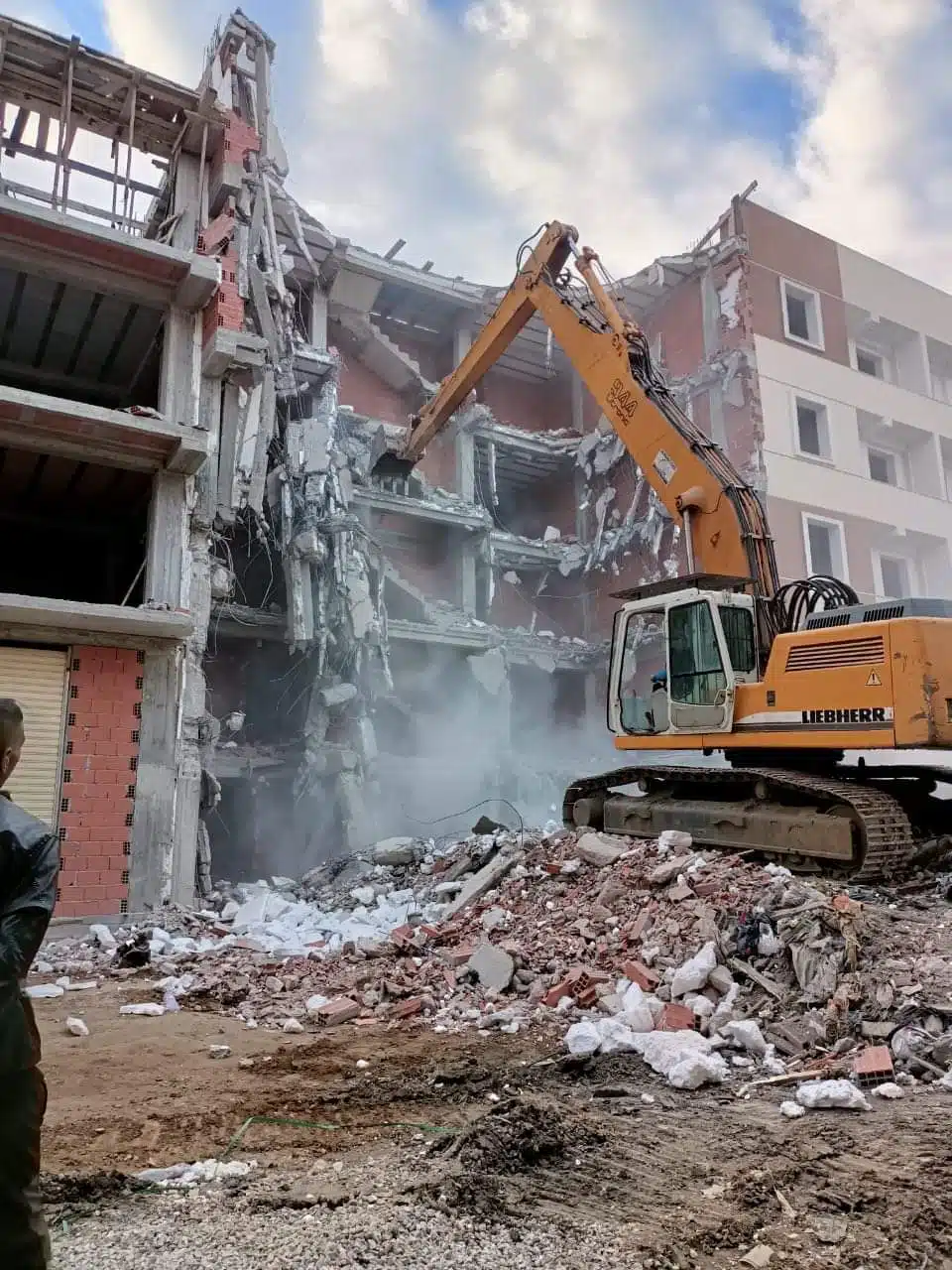Vaste opération de démolition d’une promotion immobilière à Alger