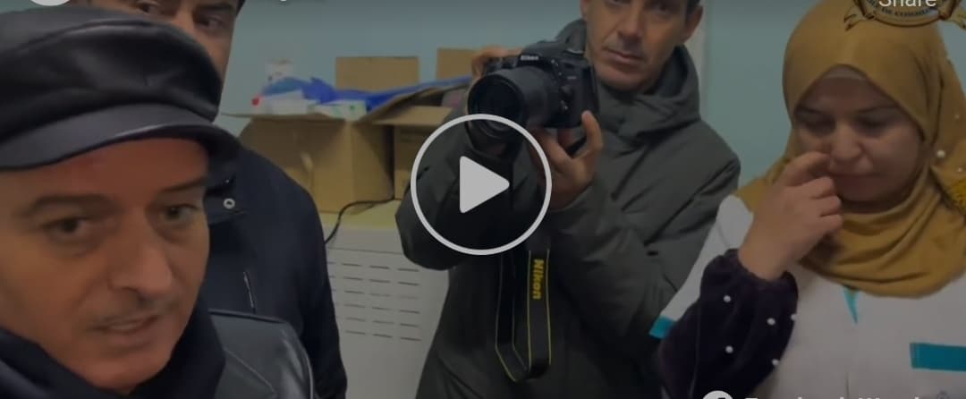 Salle de soins : une infirmière déballe tout au wali – Vidéo