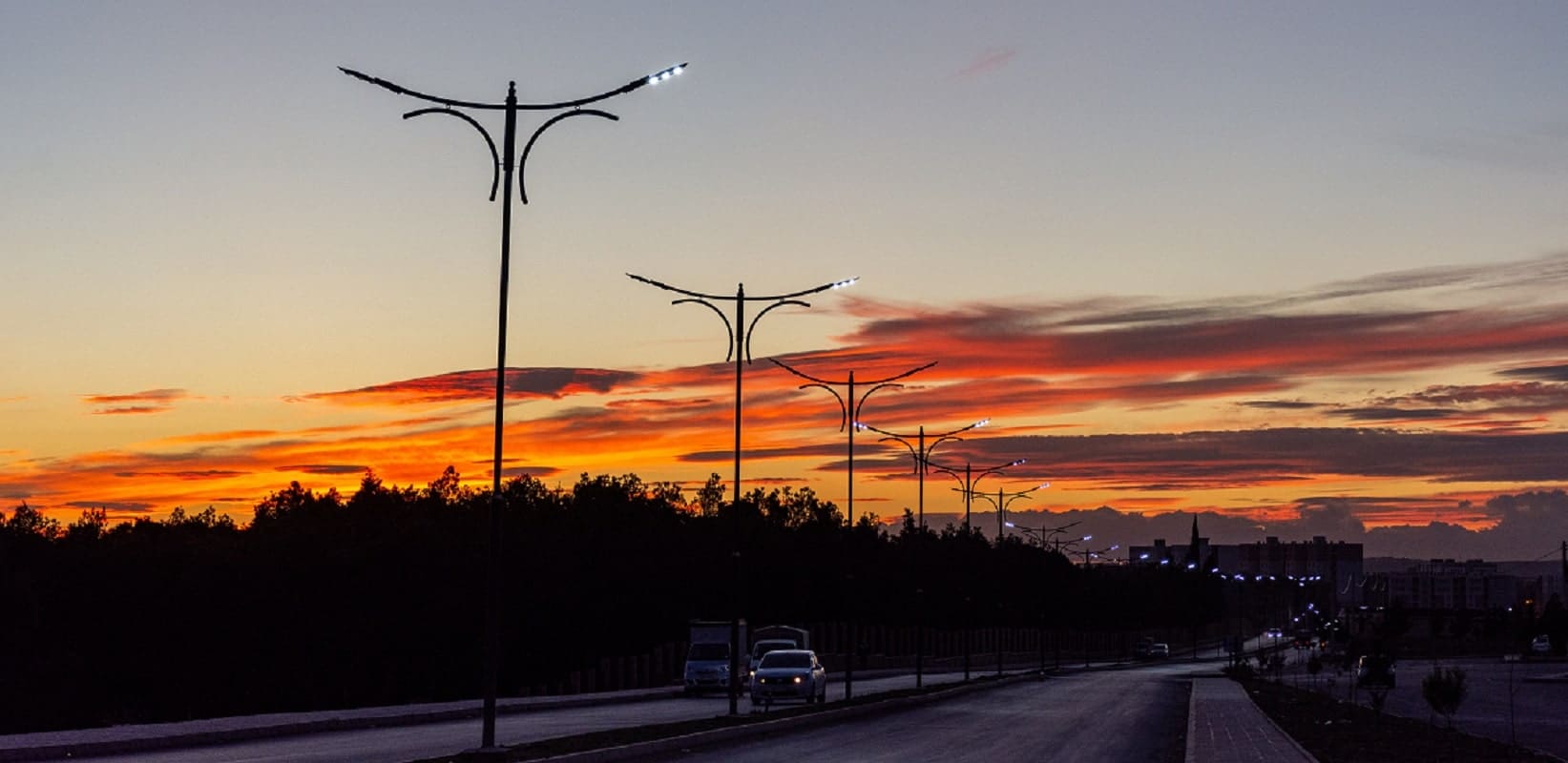 Un bus à contresens sur l’autoroute Est-Ouest – Vidéo