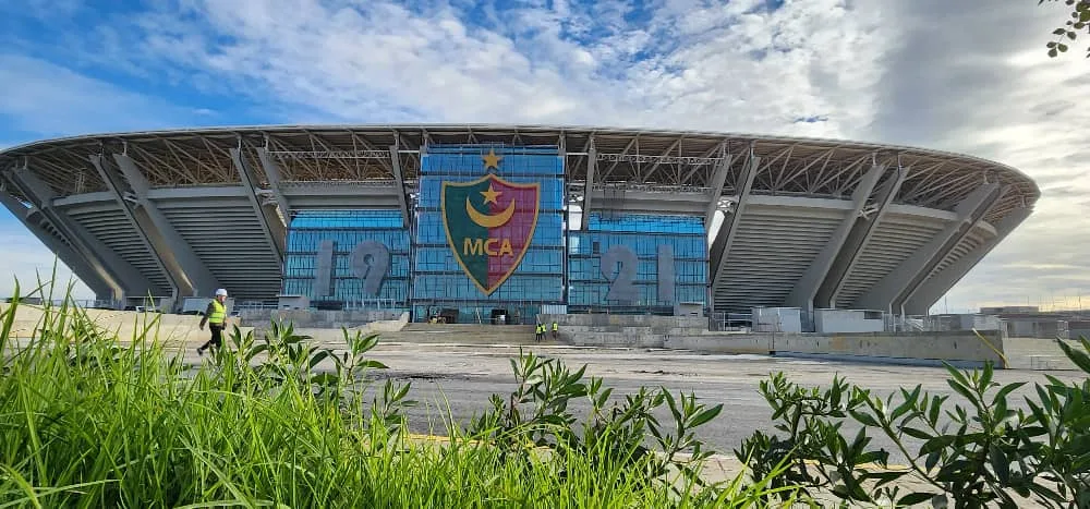 Stade de Douera : Belaribi en colère contre la société chinoise ZCIGC