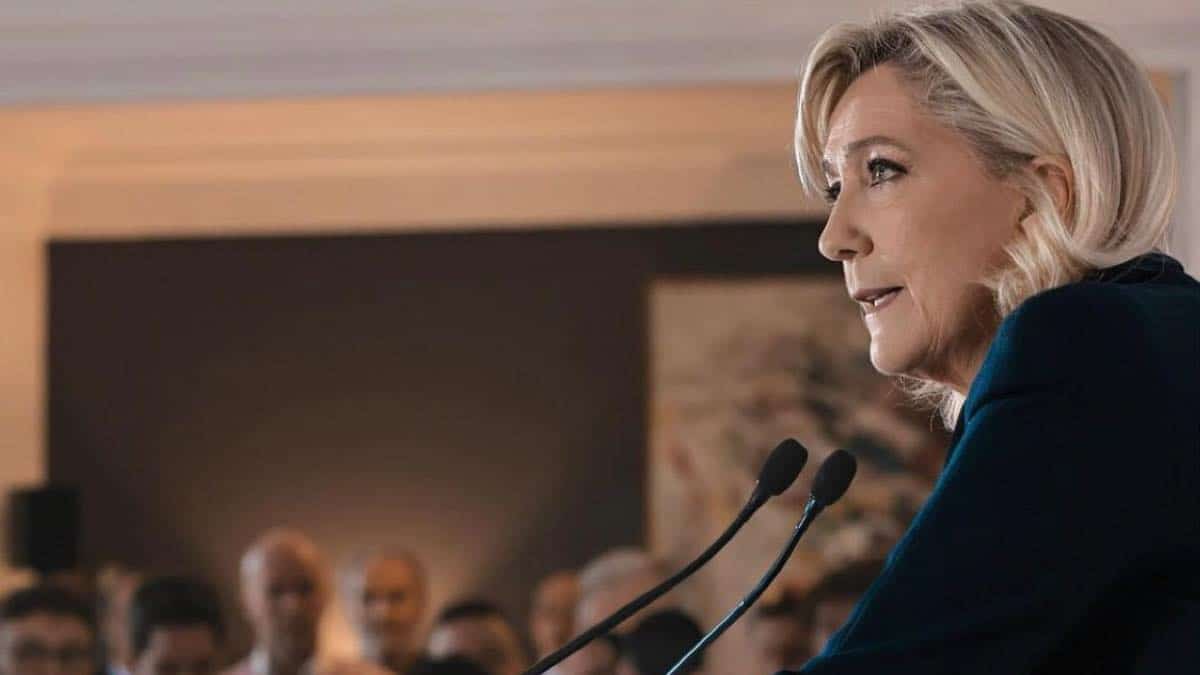France : Marine Le Pen remue le passé de son père en Algérie