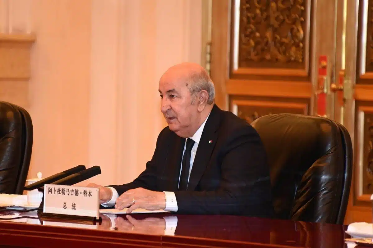 Tebboune impressionne par sa maîtrise de la calligraphie arabe (Vidéo)