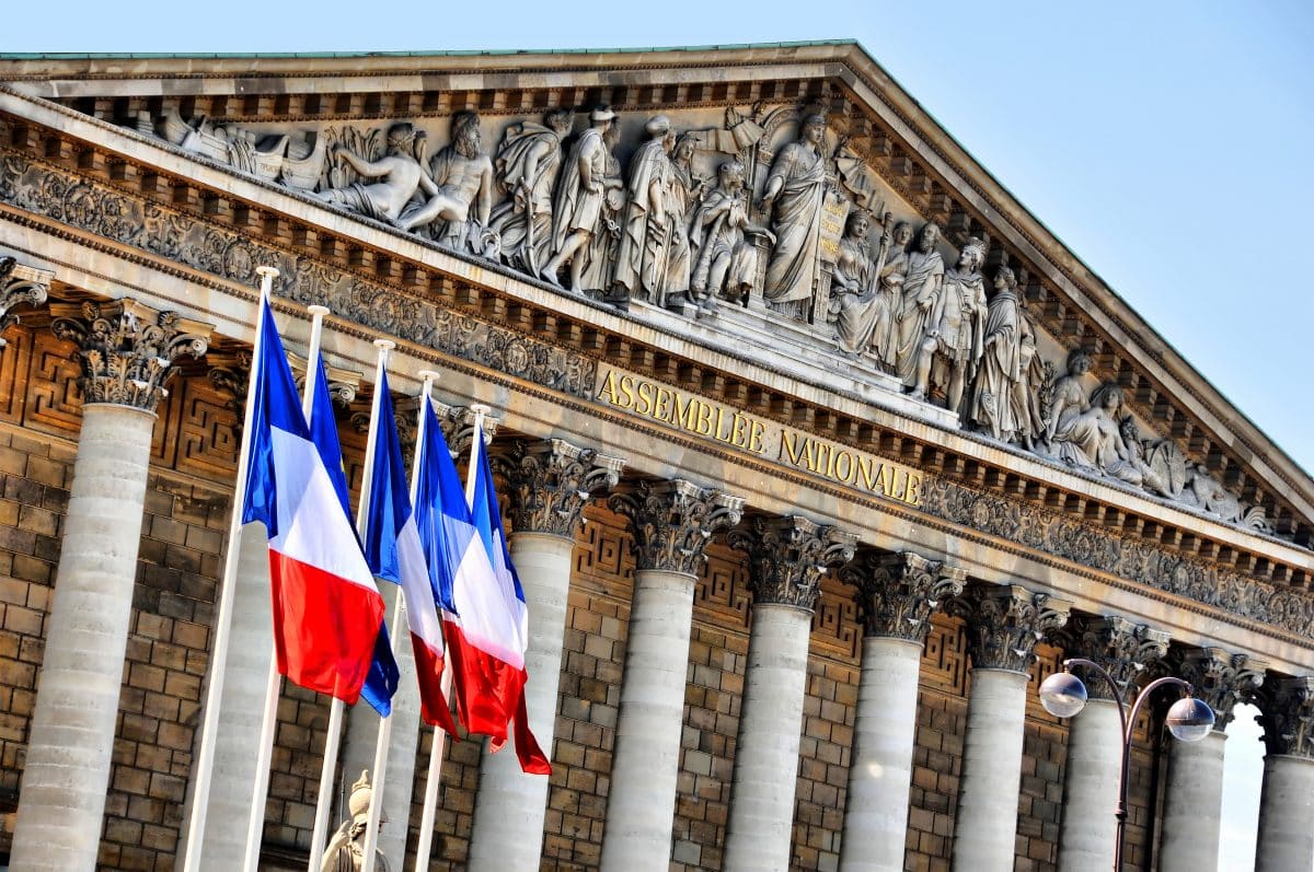 Algérie – France : ce que dévoile le débat au Parlement sur l’accord de 1968