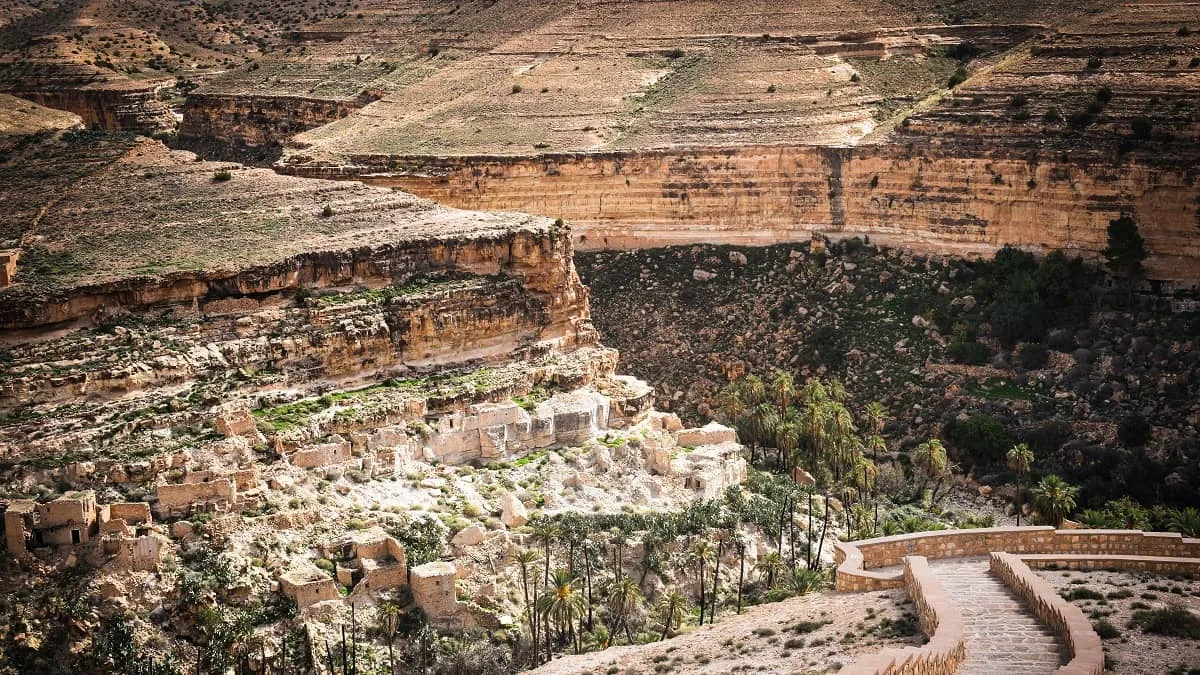 Les Balcons de Ghoufi, un ancien village berbère taillé dans une falaise, en péril