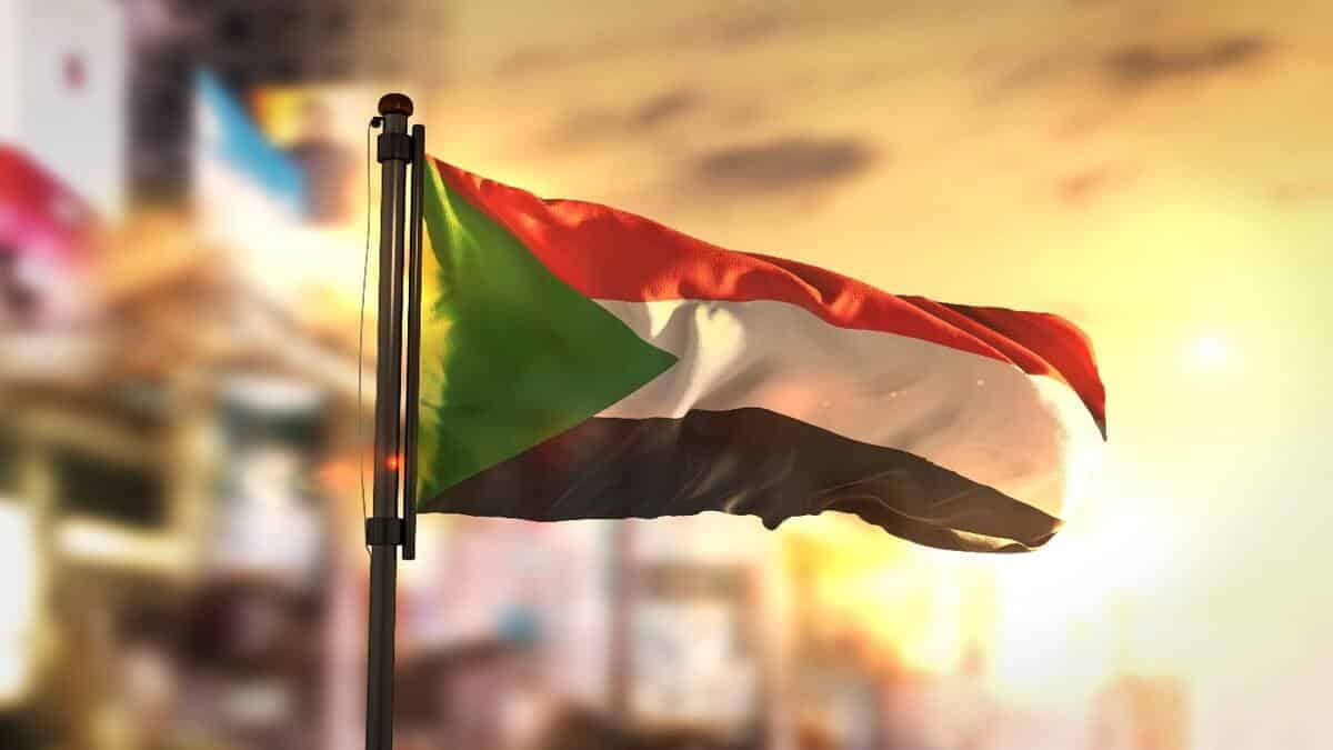 Soudan : l’Algérie reçoit le général Al Burhan et dénonce les « forces du mal »