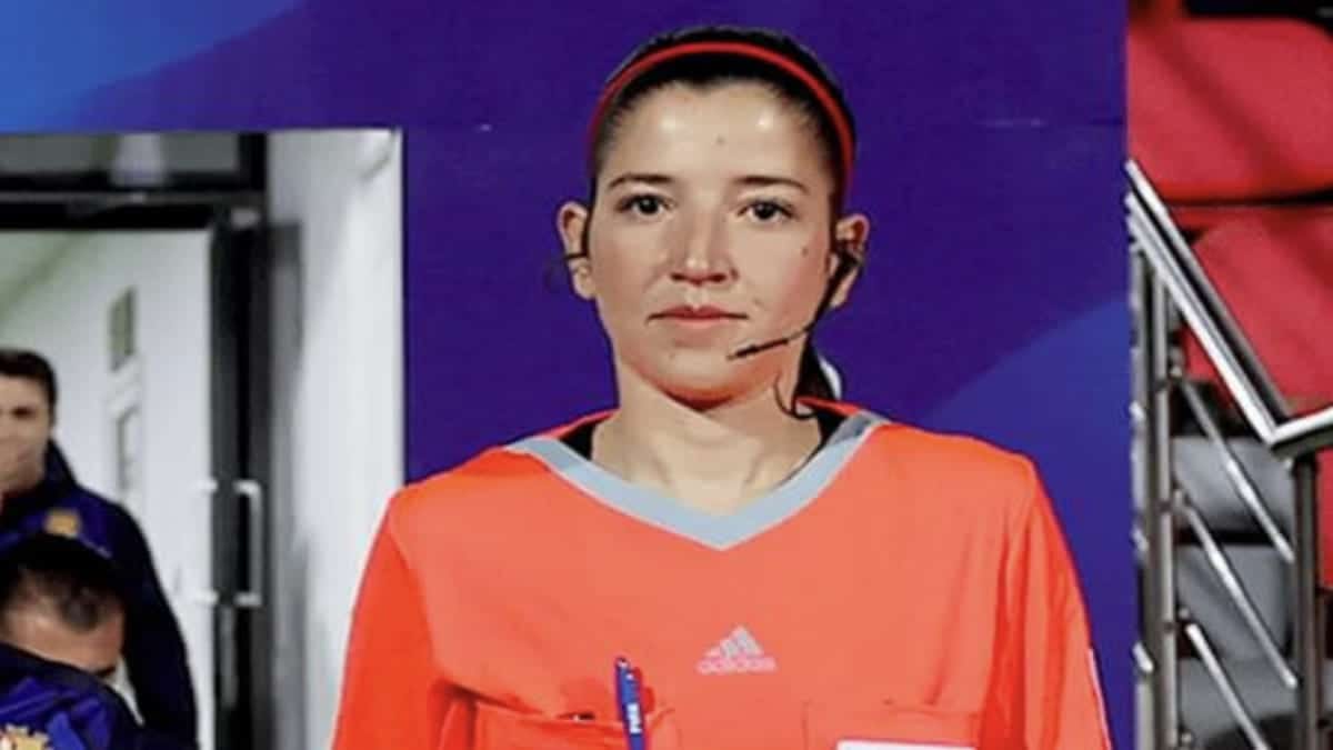 Foot : Ghada Mahat, première femme qui arbitre un match à fort enjeu en Algérie