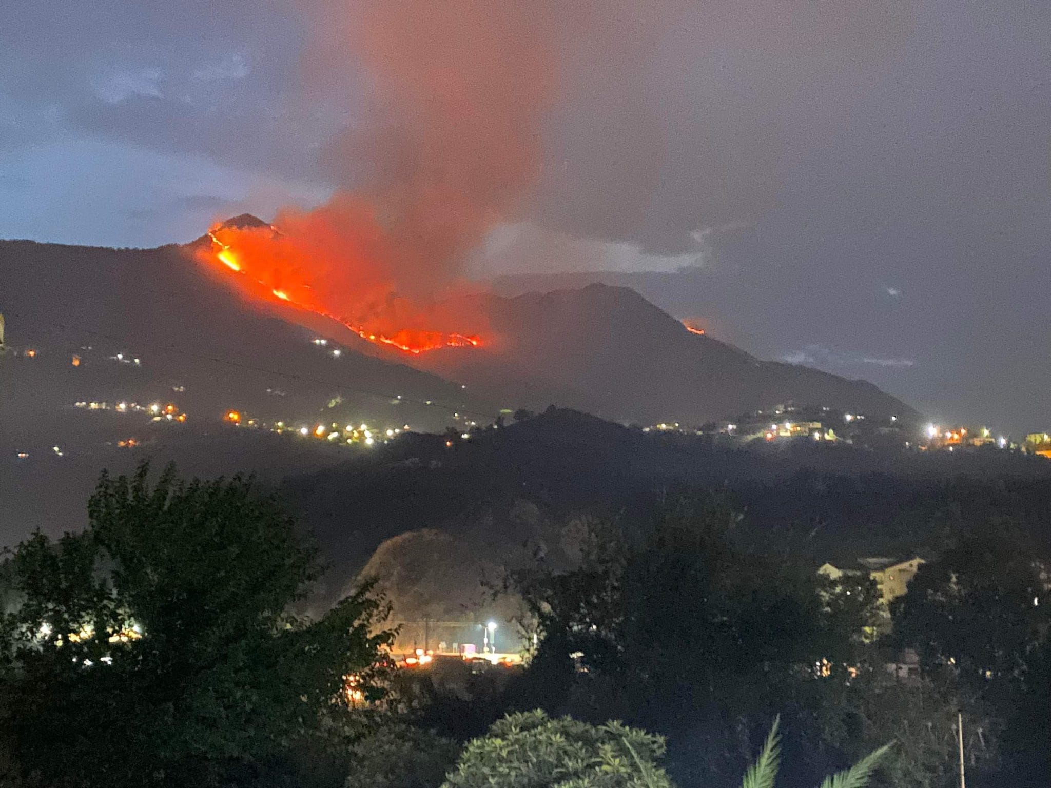 Incendies en Algérie : nuits cauchemardesques pour la population à Bejaia