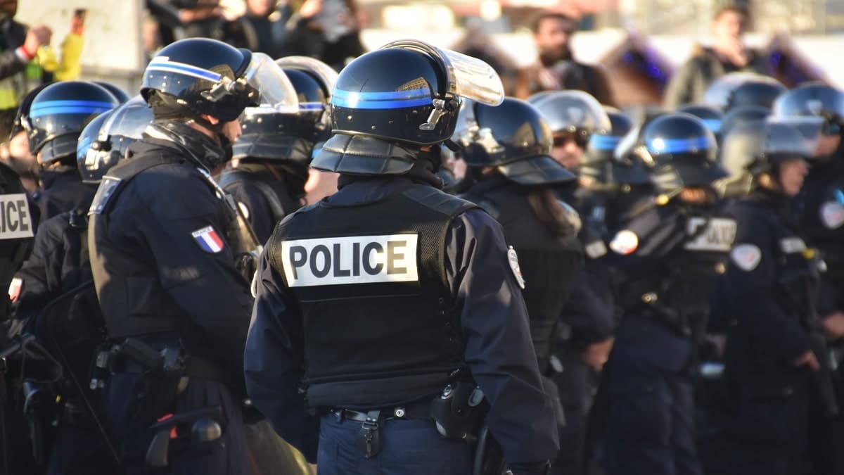 France : des policiers soupçonnés d’avoir tué un Algérien en garde à vue