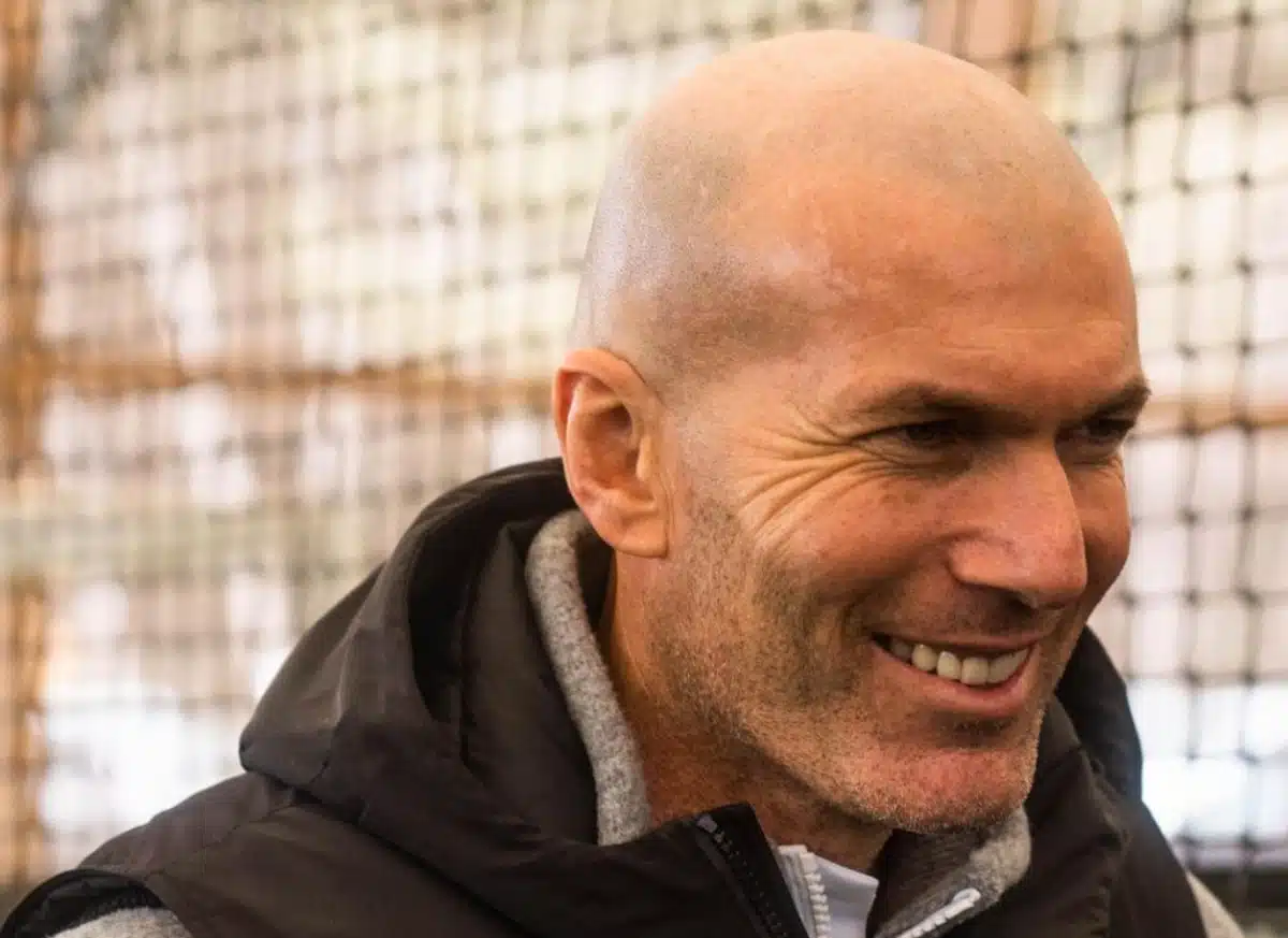 Zidane ému aux larmes devant des enfants cancéreux (Vidéo)