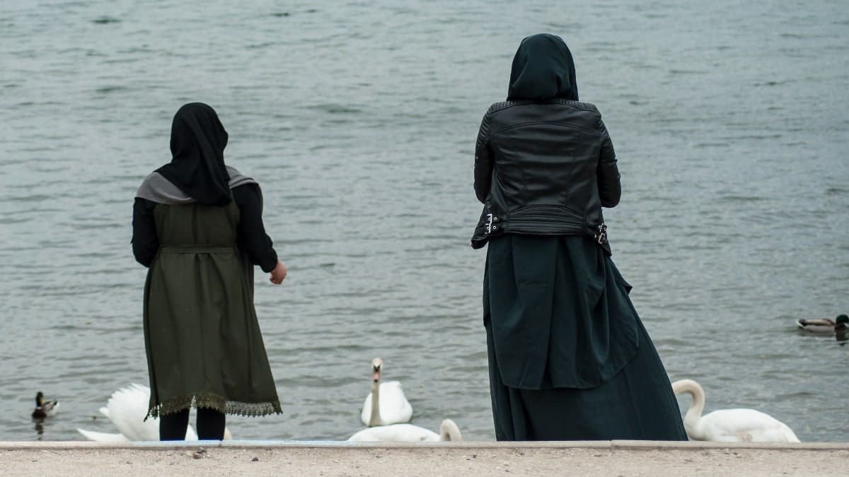 Interdiction de l’abaya : la France perdue dans sa lutte contre l’islamisme