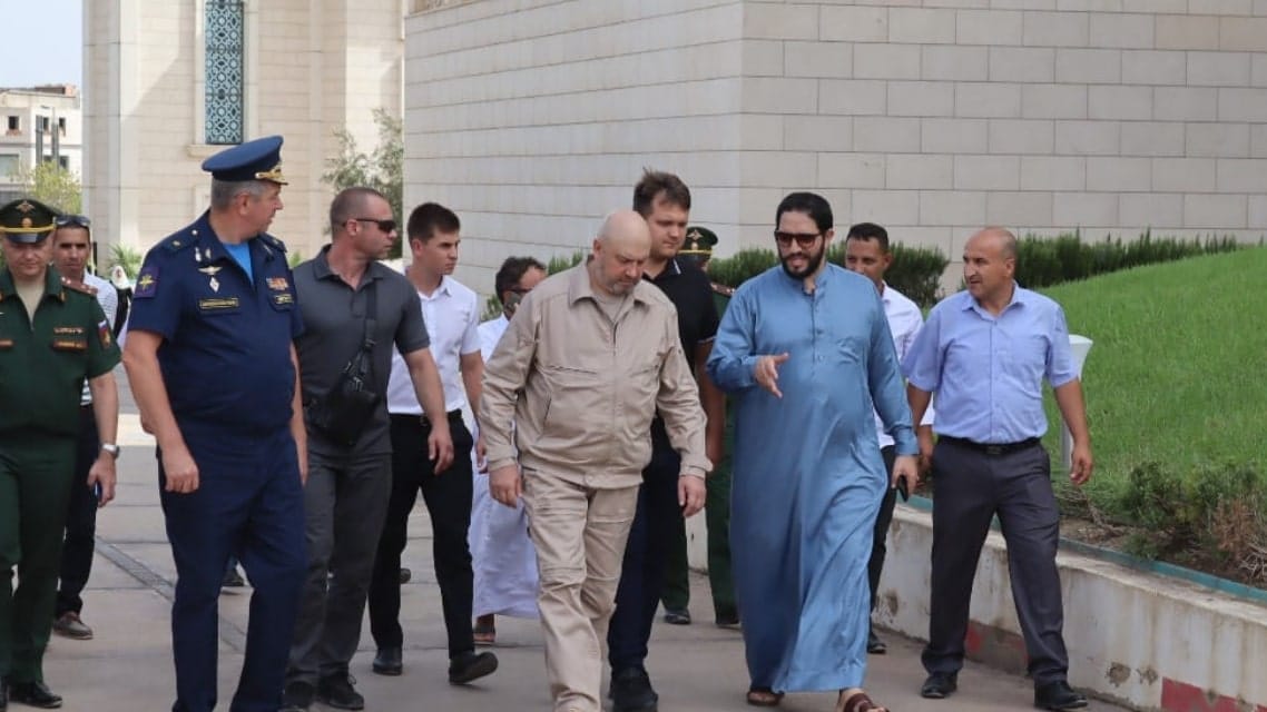 Le général russe Sourovikine en visite à la Grande mosquée d’Oran (Photos)