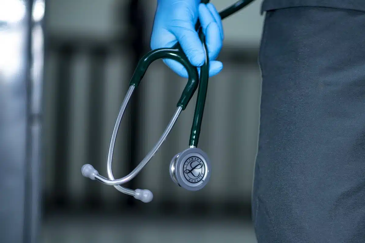 Départ des médecins algériens à l&rsquo;étranger : un député dénonce