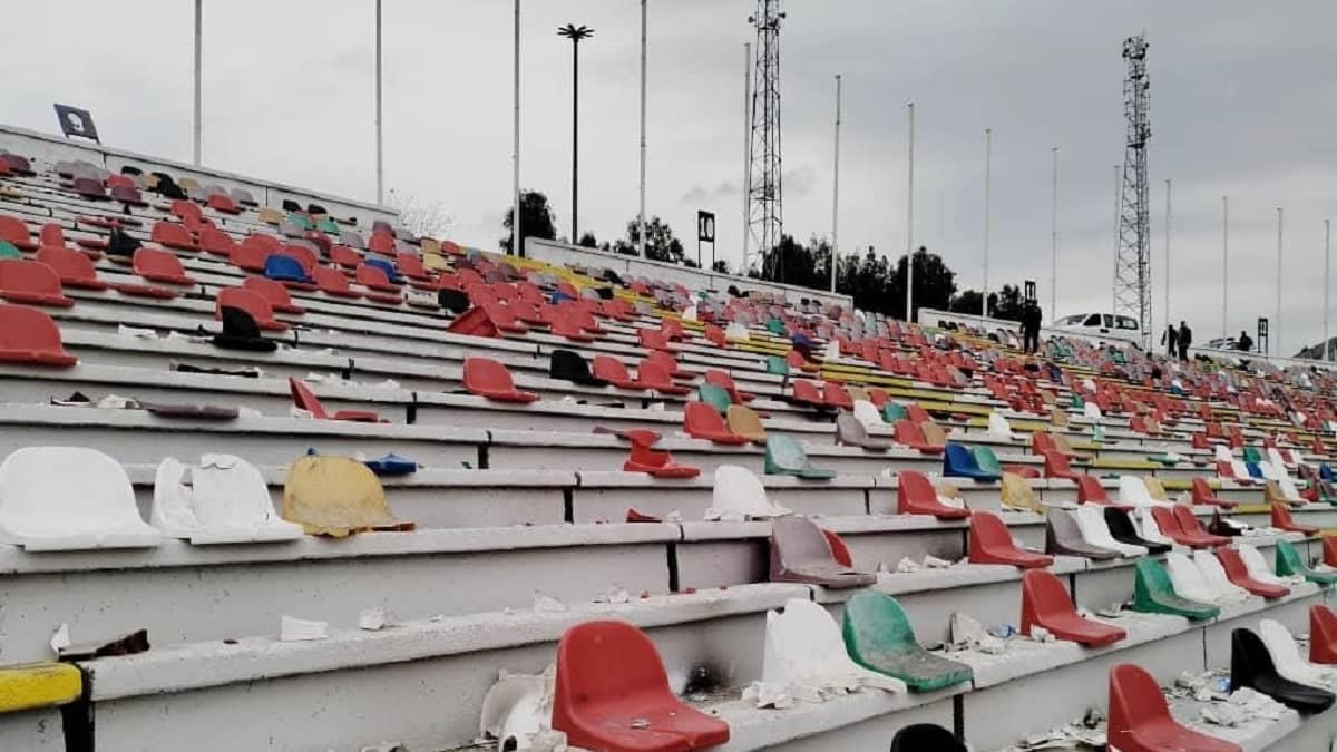 Un autre stade de football saccagé par les supporters en Algérie (Photos)