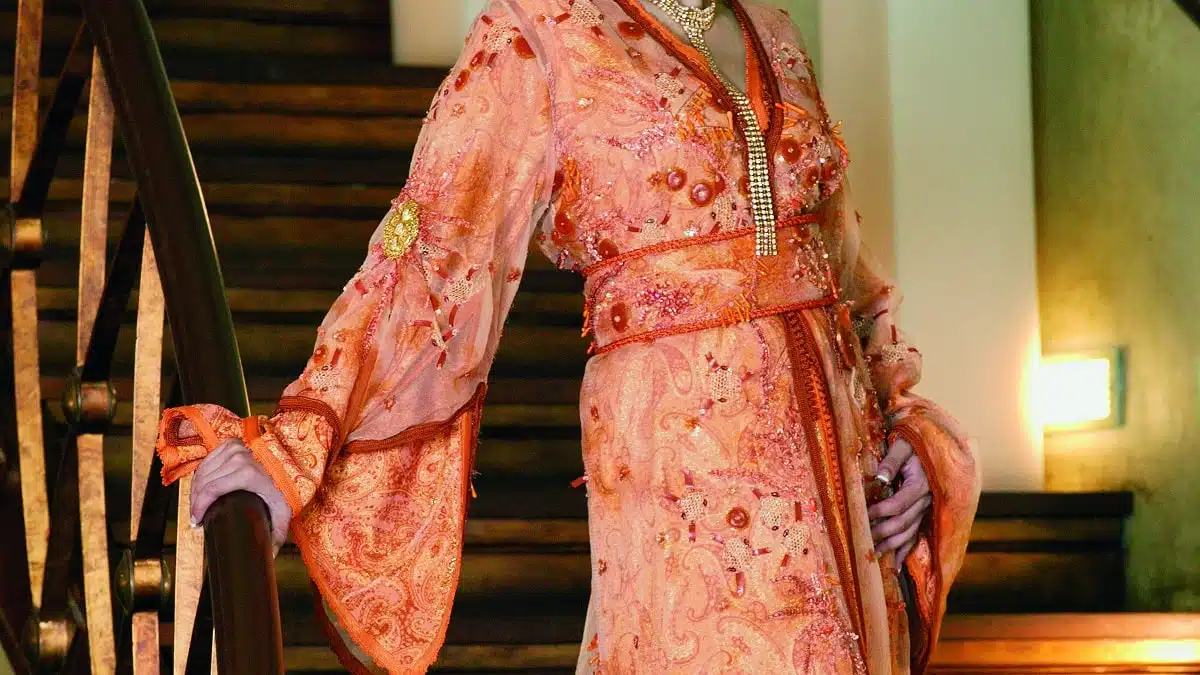 « Il fait partie de l&rsquo;Algérie » : Alger célèbre le caftan, patrimoine de l&rsquo;humanité