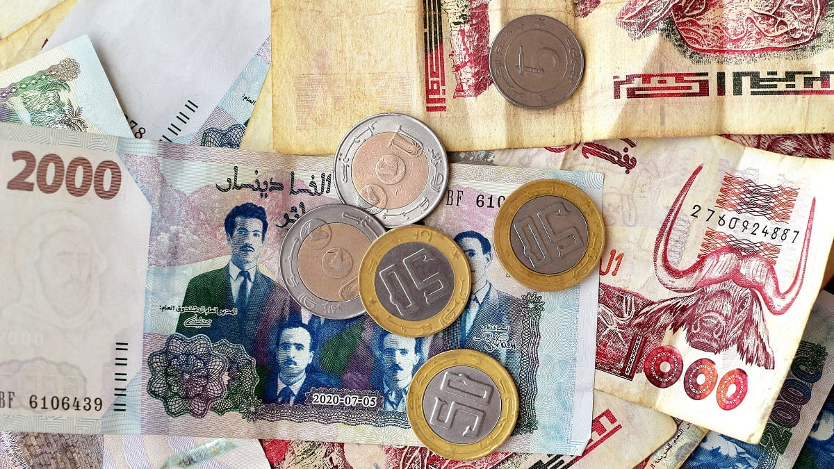 Change du dinar algérien : voici les 5 devises les plus chères