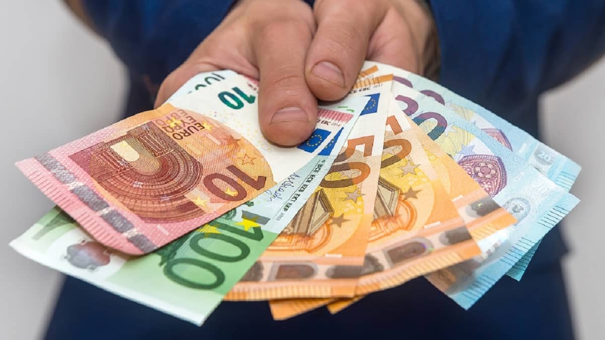 Dinar algérien : l’euro et le dollar en hausse sur le marché noir