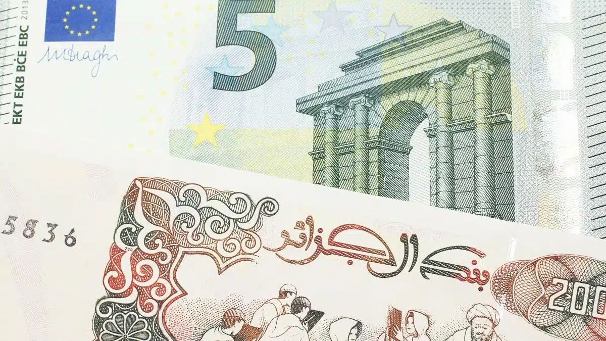 Change du dinar algérien : légère baisse de l’euro sur le marché noir de la devise