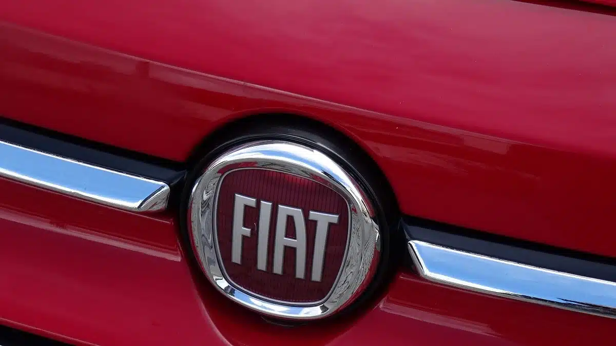 Il gonflait les prix du Fiat Doblo Panorama et… finit sous les verrous