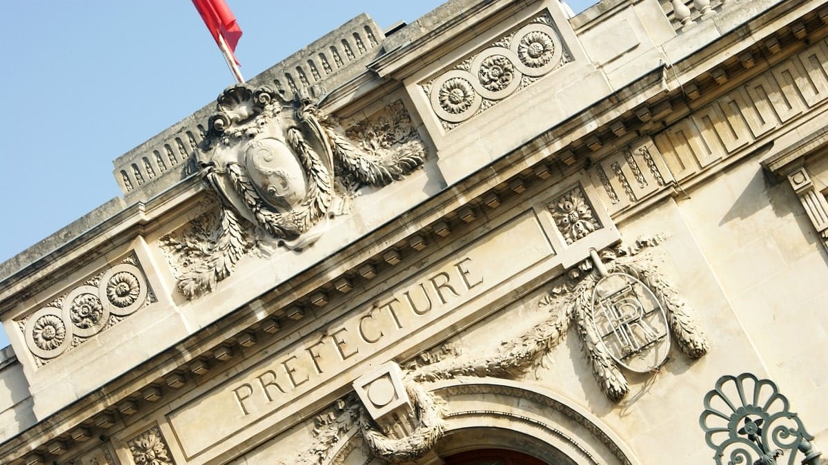 Titre de séjour : un étranger fait plier sa préfecture après une OQTF