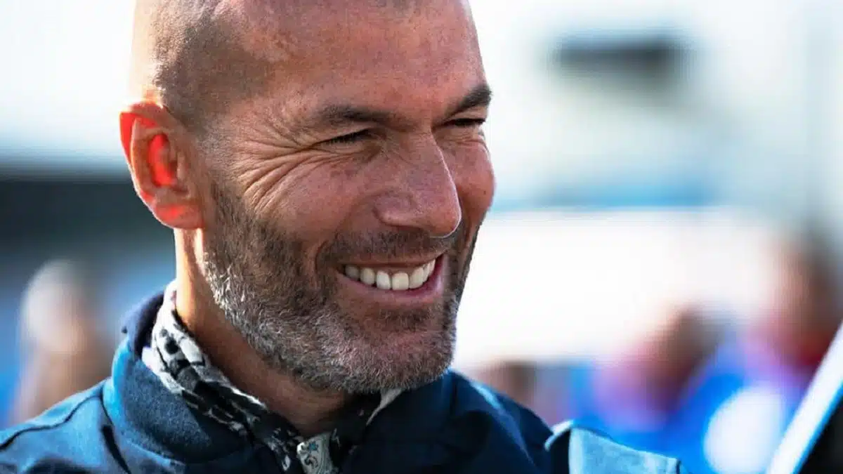 CAN 2025, Algérie – Burkina Faso : Zinedine Zidane et Madjer dans les tribunes