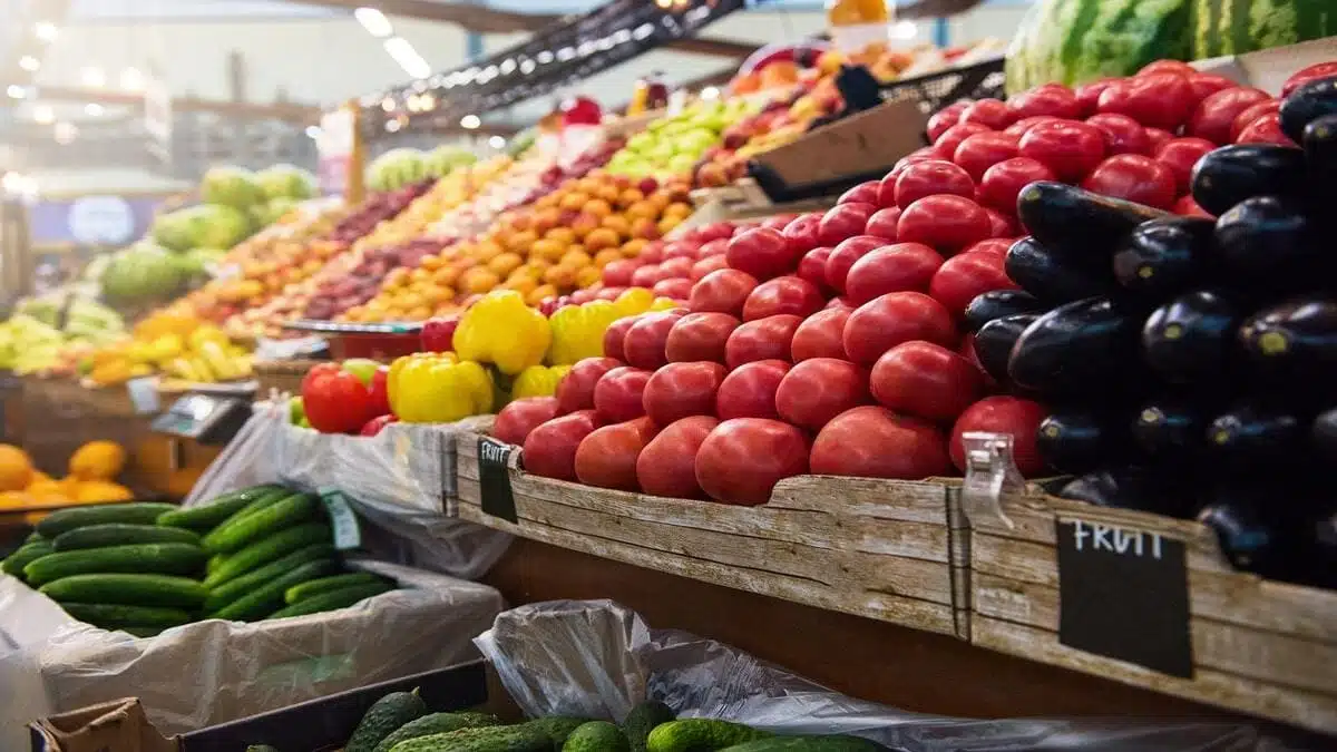 Il vient en Algérie choisir des fruits et des légumes pour les vendre en France
