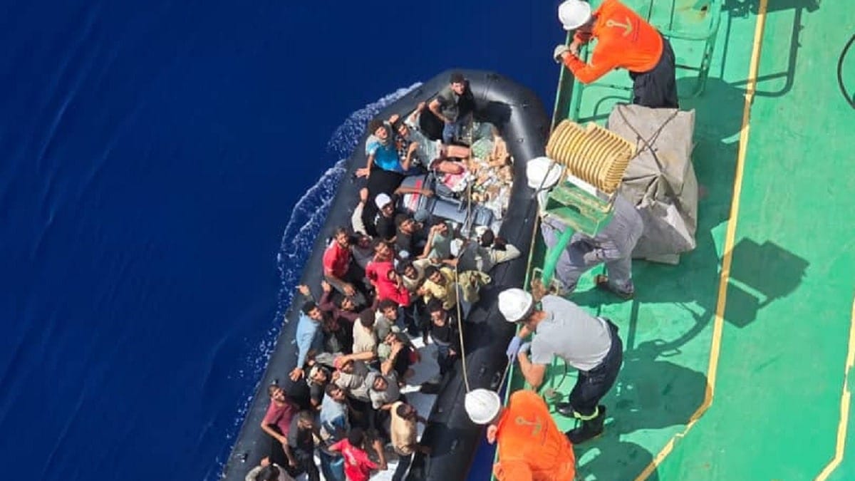 L’équipage d’un navire algérien sauve des migrants près des côtes italiennes