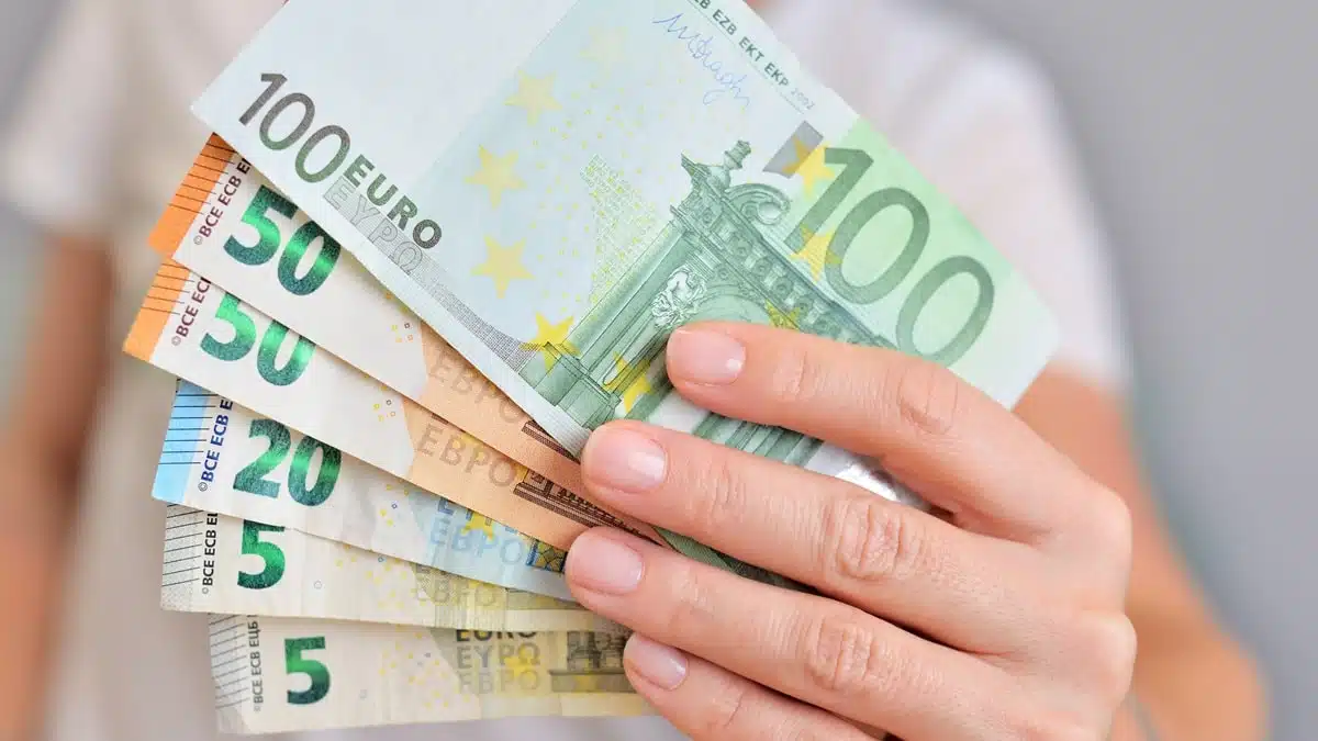 Dinar algérien : l’euro et le dollar en hausse sur le marché noir des devises