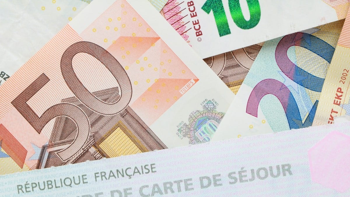 Titres de séjour en France : les contentieux explosent et coûtent cher à l’État