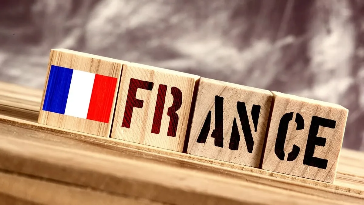 Titre de séjour en France : « Il y a une volonté de compliquer la vie des étrangers »