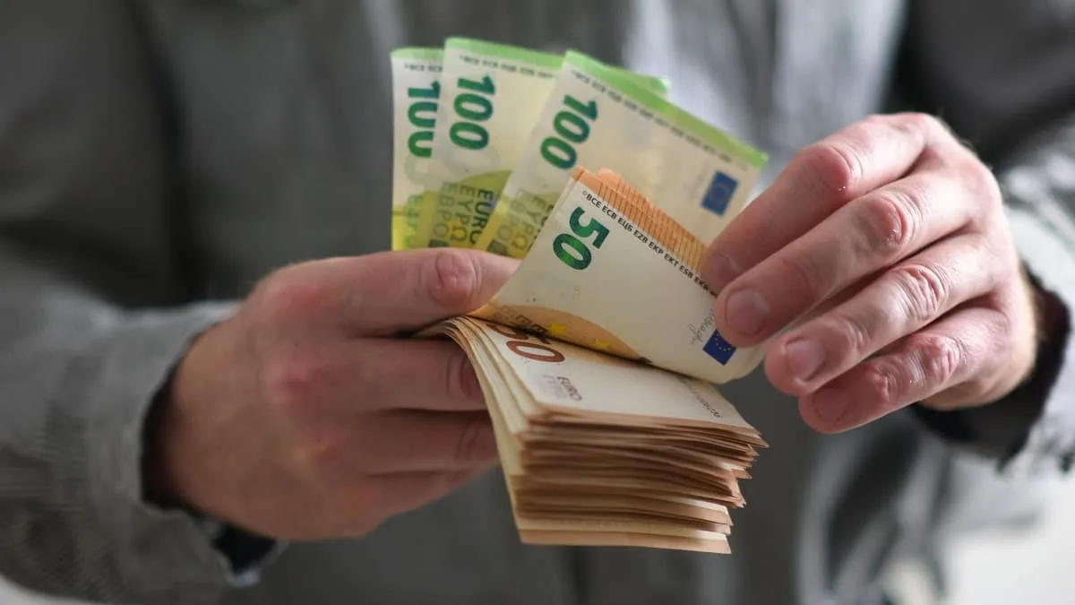 Devises : l’euro glisse face au dinar algérien, voici les nouveaux taux
