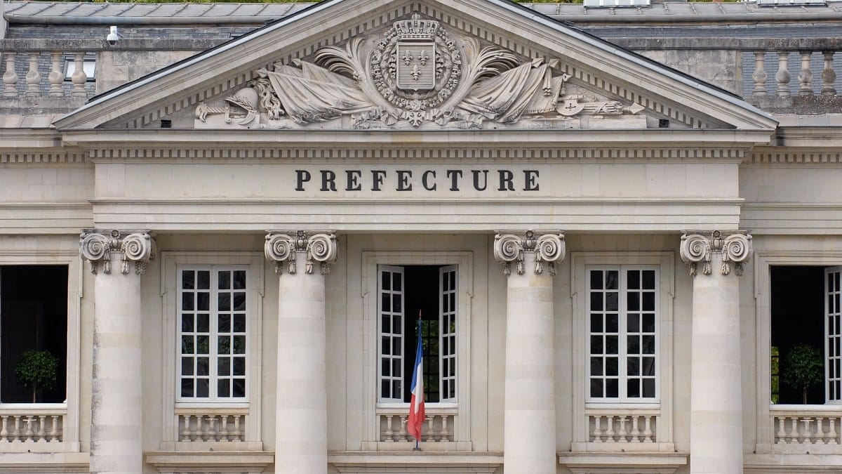 Conjointe de Français, la préfecture refuse de lui délivrer un titre de séjour