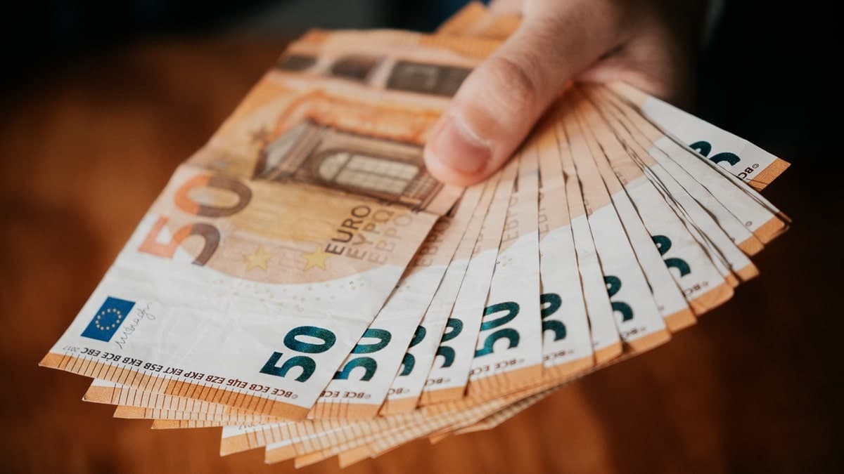 Change : le dinar algérien continue de s’apprécier face à l’euro
