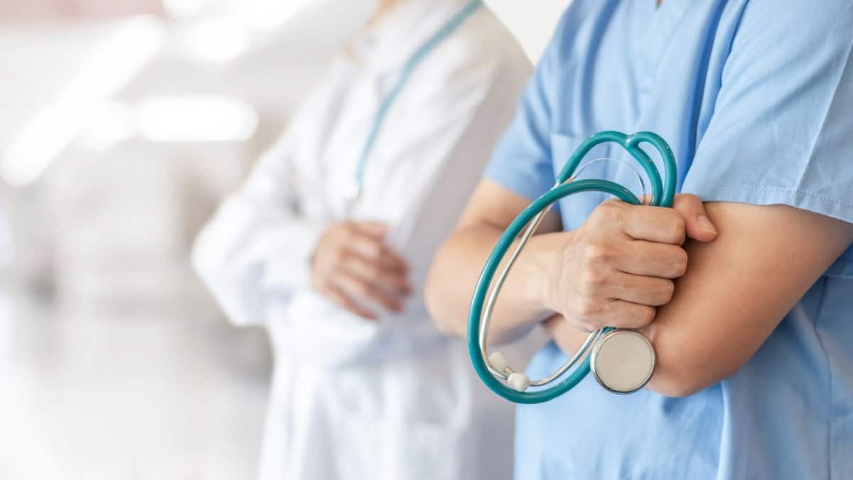 Médecins algériens en France : la procédure d’installation sera simplifiée
