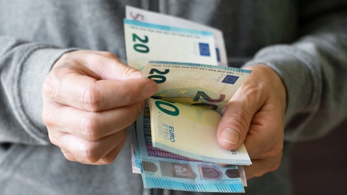 Dinar algérien : la baisse se poursuit sur le marché noir