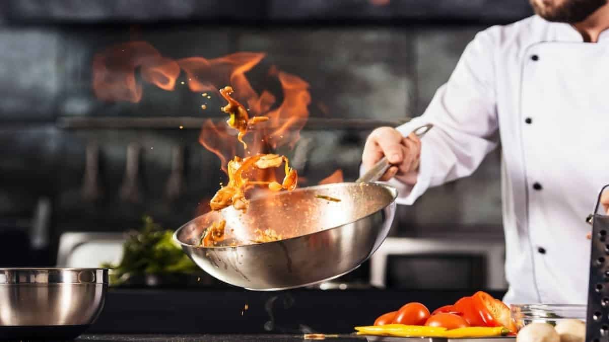 France : l’incroyable histoire d’un sans-papiers algérien devenu chef de renom