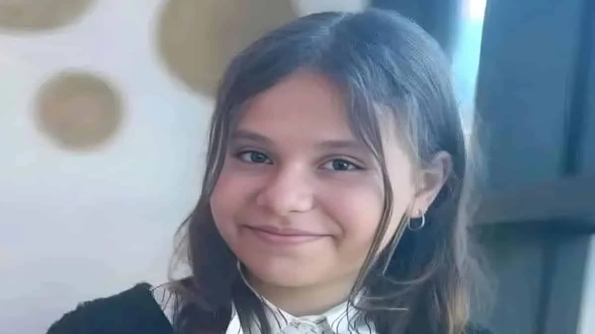 Algérie : funérailles déchirantes de la collégienne Marwa