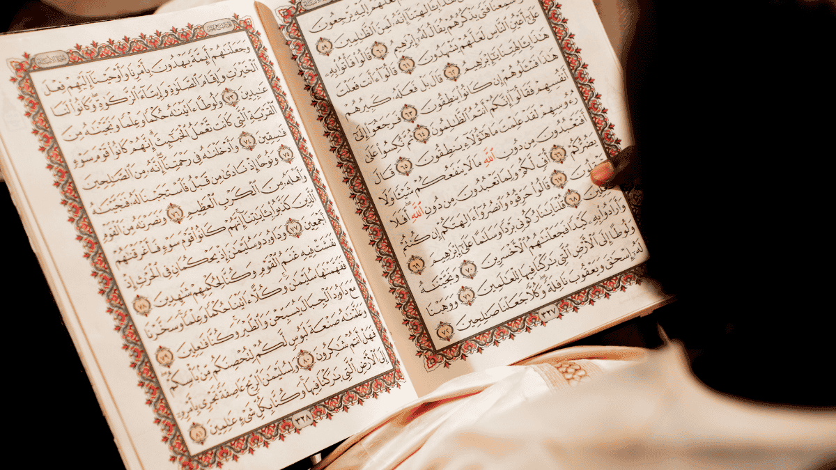 France : un exemplaire du Coran brûlé dans une mosquée