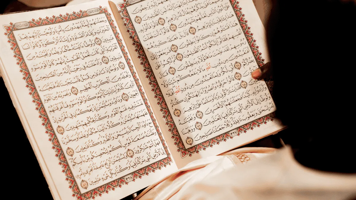 France : un exemplaire du Coran brûlé dans une mosquée