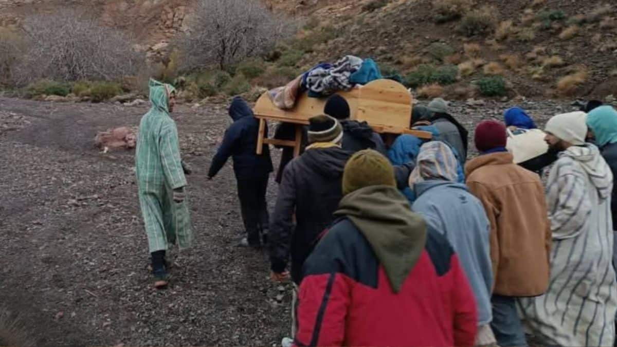 Transportée dans un cercueil : la vidéo qui fait mal au Maroc