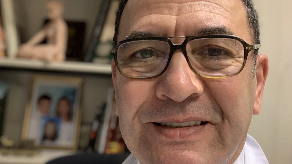 Djillali Saighi, parcours d’un urologue algérien de renom à Paris