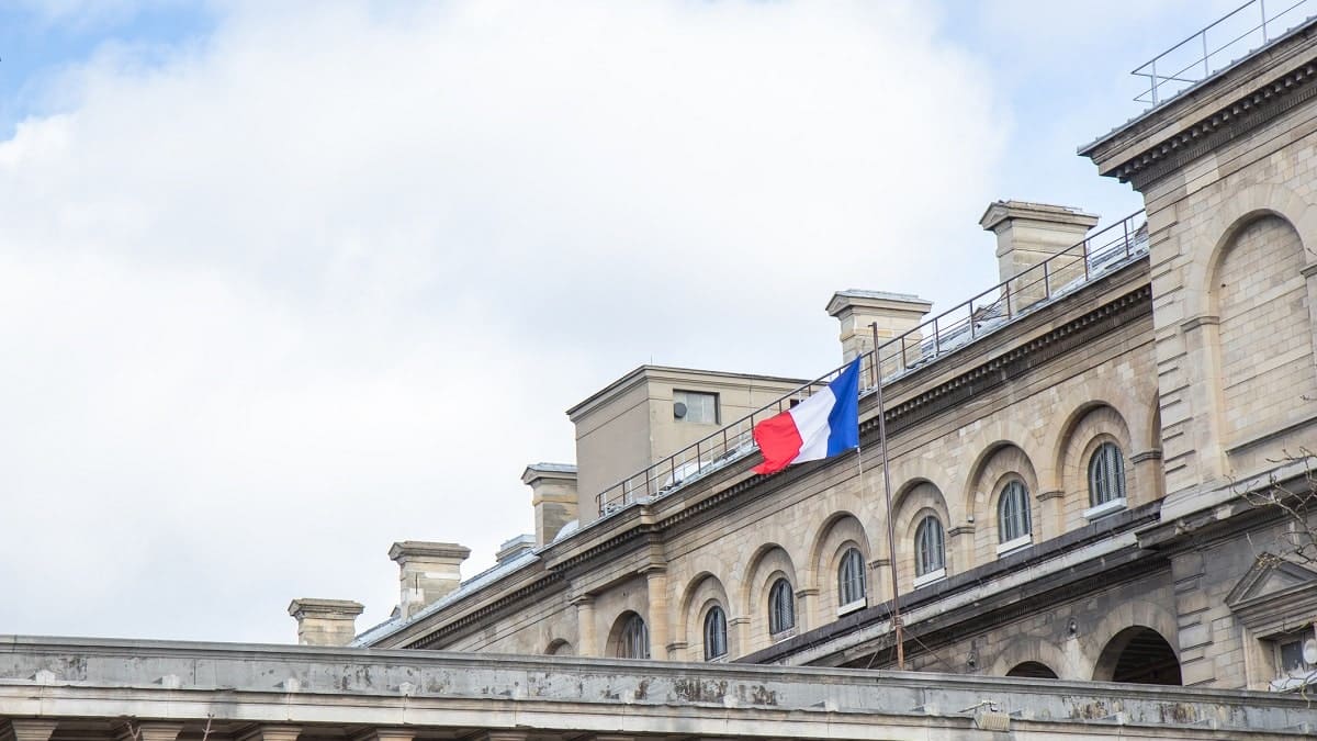 Titre de séjour : les 5 principales difficultés des Algériens en France
