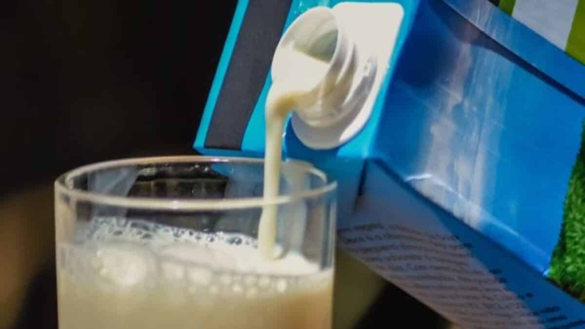 Polémique sur le lait en boite : le ministère du Commerce réagit