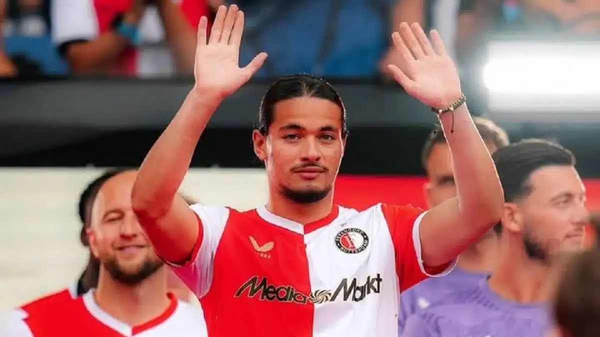 Anis Hadj Moussa brille avec Feyenoord, les supporters algériens amers
