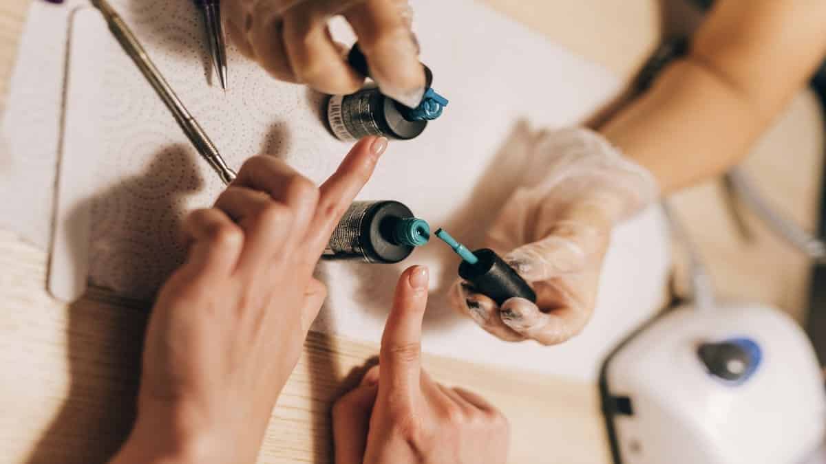 Interdits par l’UE, des vernis à ongles toxiques inquiètent en Algérie