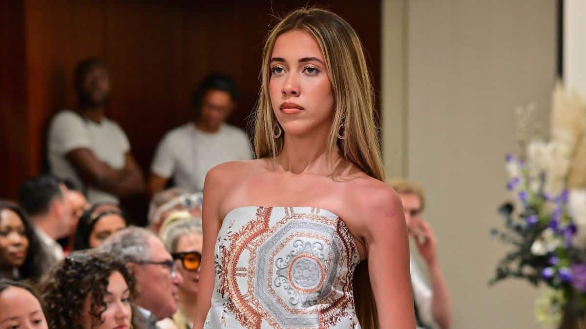 Le double pari de Yousra, une jeune mannequin algérienne à Paris