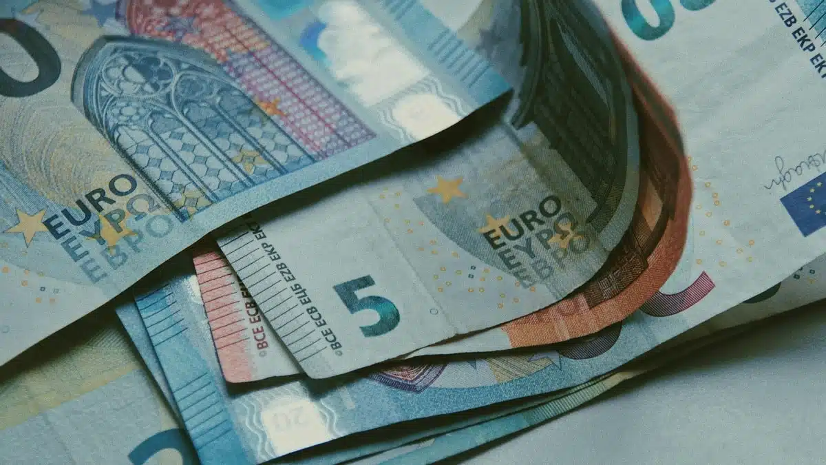 Dinar algérien : l’euro et le dollar en baisse sur le marché noir
