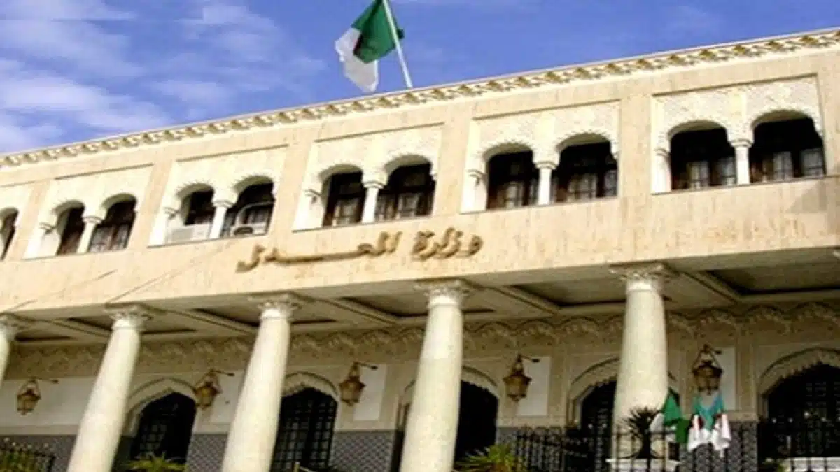 Algérie : ils cachaient des pneus pour spéculer, 10 ans de prison