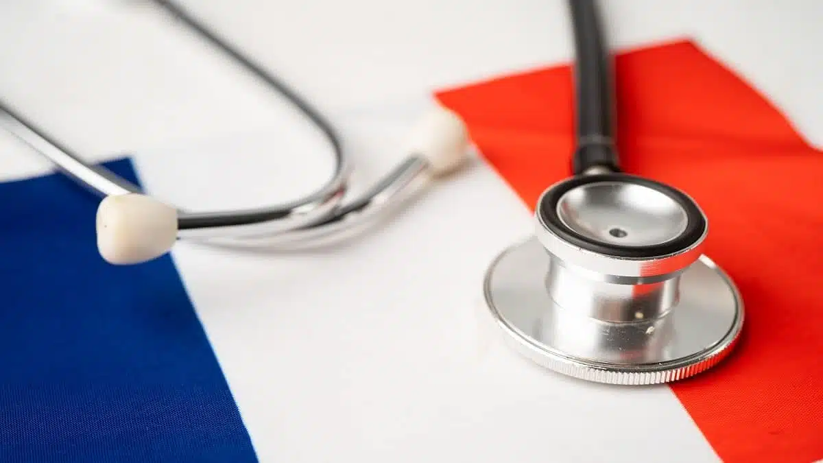 « Ostracisée » et « humiliée » : le douloureux parcours d’une médecin algérienne en France
