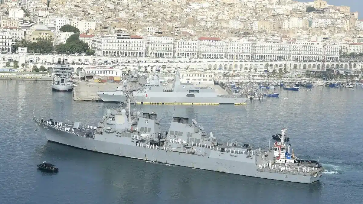 L’USS Roosevelt à Alger pour un exercice naval algéro-américain